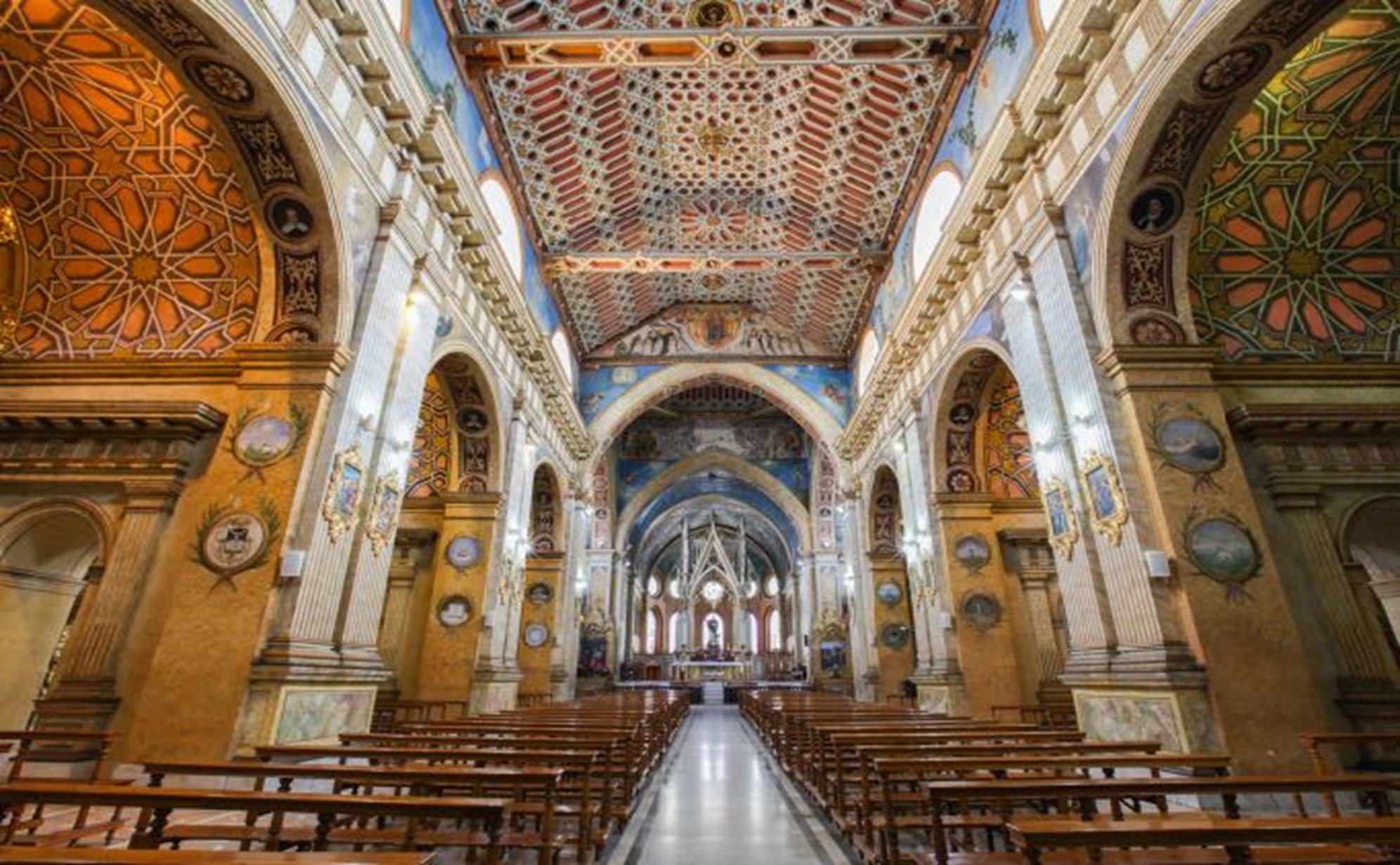 Techumbre de la nave y decoración lacérica a pincel en las laterales, 1623, Iglesia de Santo Domingo, Quito (Ecuador)