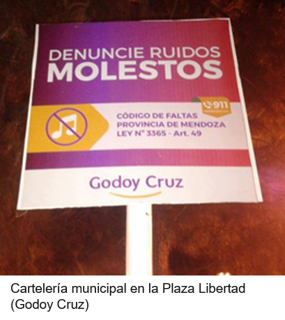 Cartelería municipal en la Plaza Libertad